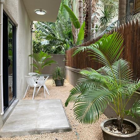 Newly Renovated Studio Apartment With Rooftop Pool, Few Steps To The Beach Flic en Flac Экстерьер фото