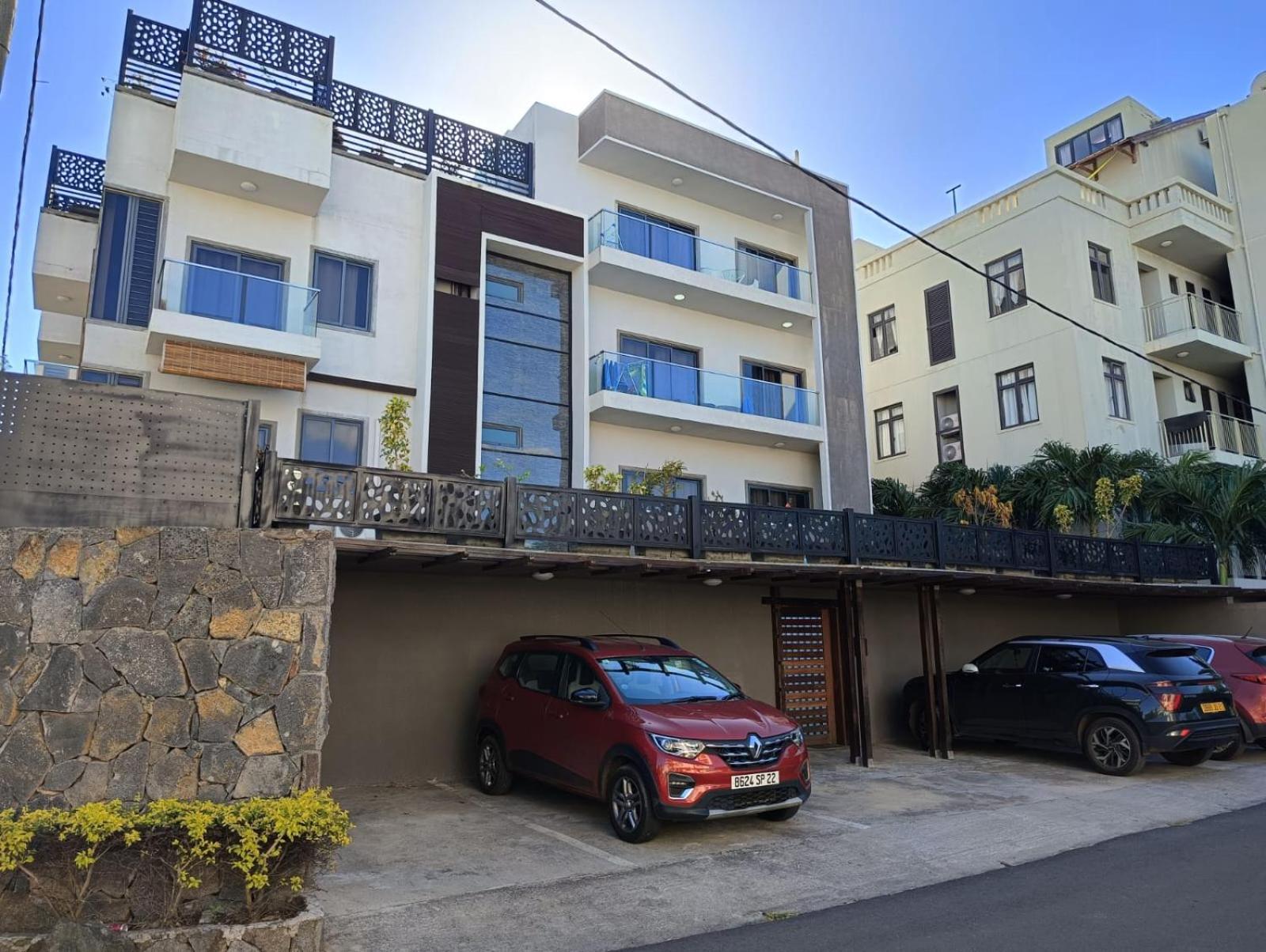 Newly Renovated Studio Apartment With Rooftop Pool, Few Steps To The Beach Flic en Flac Экстерьер фото