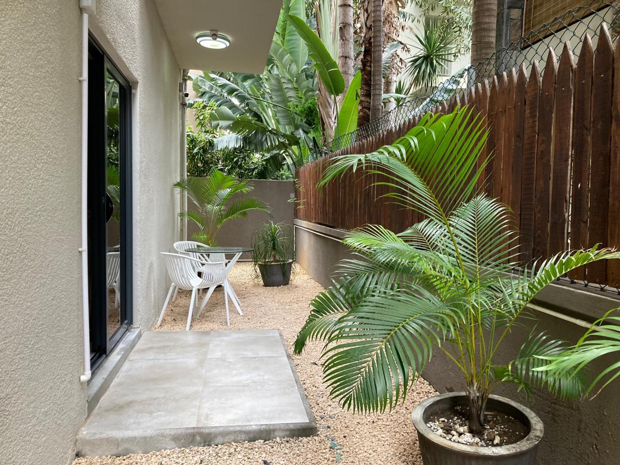 Newly Renovated Studio Apartment With Rooftop Pool, Few Steps To The Beach Flic en Flac Экстерьер фото