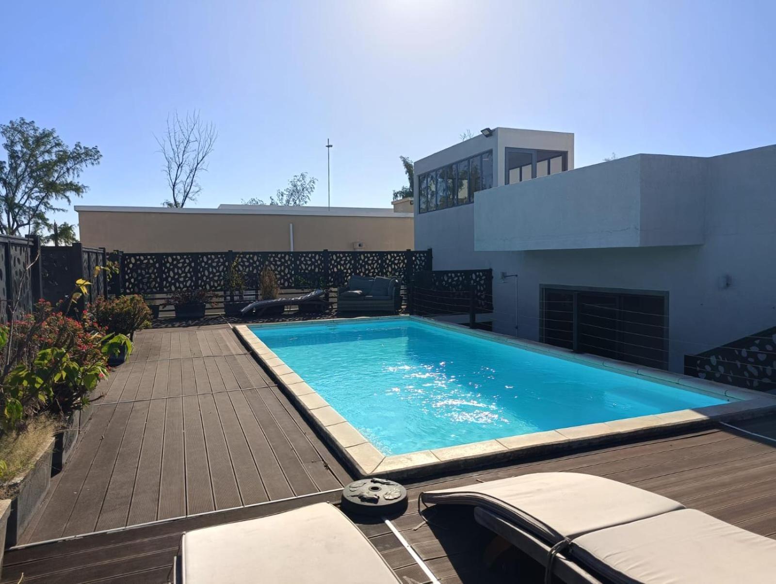 Newly Renovated Studio Apartment With Rooftop Pool, Few Steps To The Beach Flic en Flac Номер фото